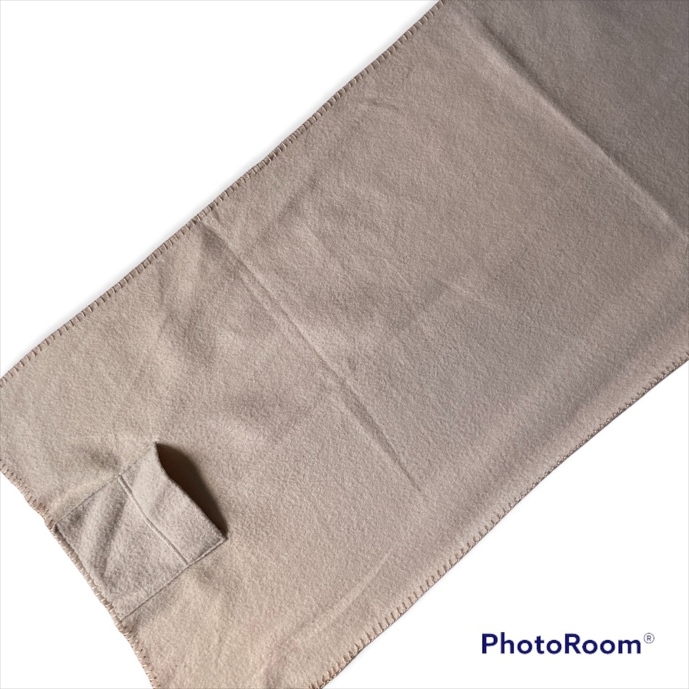 Over Shoulder Wrap With Pockets! - Picture 2 of 9